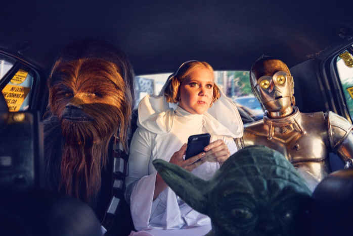 Herečka Amy Schumer si zobrala do úst Star Wars, a to doslova!