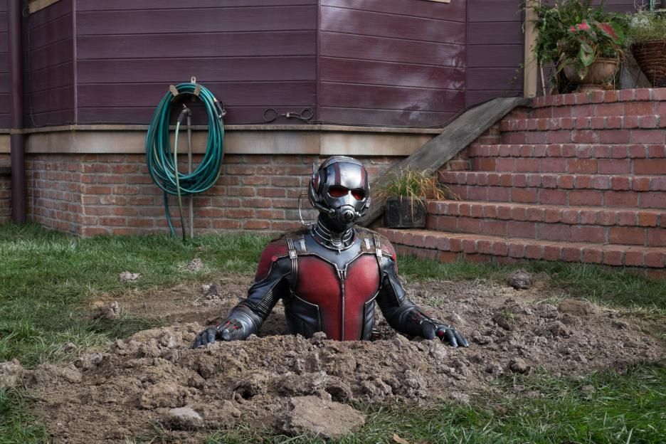 Ant-Man sa vyberá vlastnou cestou a dokazuje, že prehliadať ho by bola chyba (Recenzia)