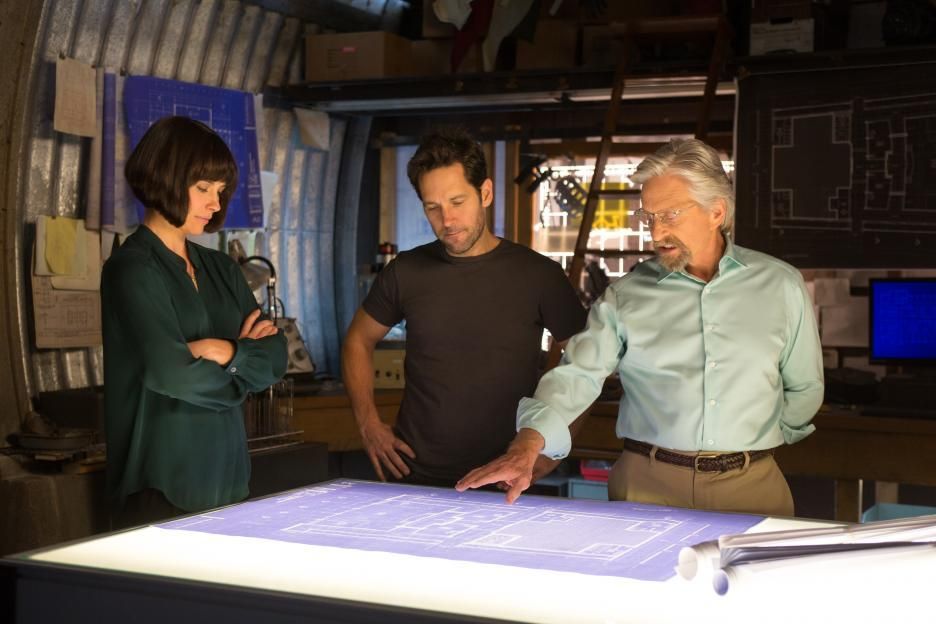 Ant-Man sa vyberá vlastnou cestou a dokazuje, že prehliadať ho by bola chyba (Recenzia)