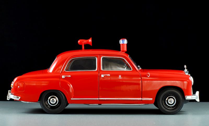 有关以下物品的详细资料: revell mercedes benz 180 "fire car" 1:18