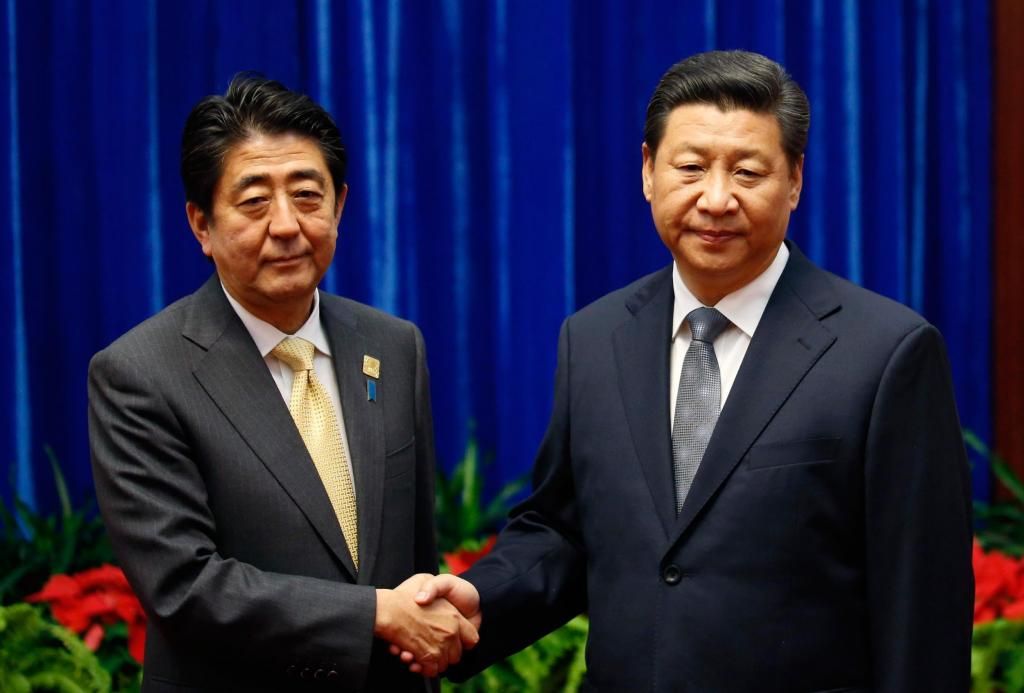 Xi Jinping and Shinzo Abe shake hands at November 2014 APEC Summit.