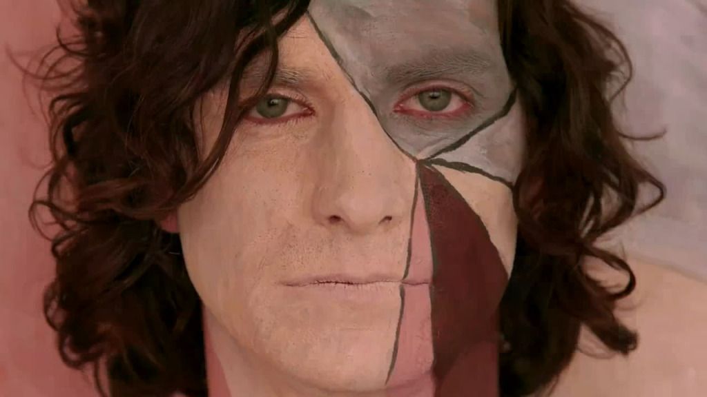 Gotye-SomebodyThatIUsedToKnowfeatKimbra-officialvideo720p_H264-AACmp4_snapshot_0213_20120813_200453.jpg