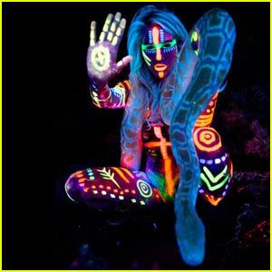 kesha-your-love-is-my-drug-video.jpg