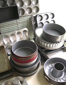 http://i1143.photobucket.com/albums/n627/thedogcody/baking_tins22-1.jpg