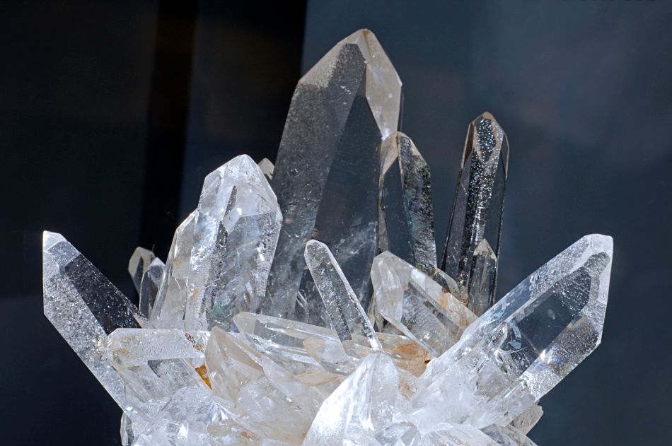 http://i1143.photobucket.com/albums/n629/jerlands/Pure_Quartz_at_Senckenberg_Natural_History_Museum.jpg