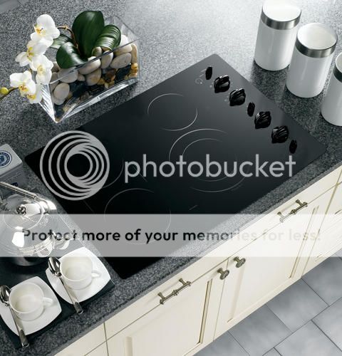  Profile™ 30 BLACK Built In CleanDesign Smooth Top Cooktop PP932BMBB
