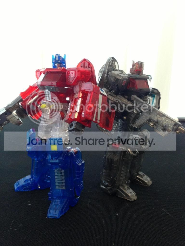 KO Shattered Glass Optimus V2 & Crystal Optimus Prime V2 Reviews ...